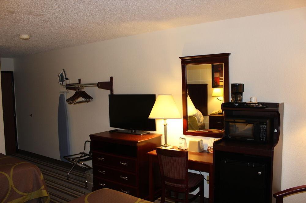Hotel Super 8 By Wyndham Tuscaloosa Exterior foto