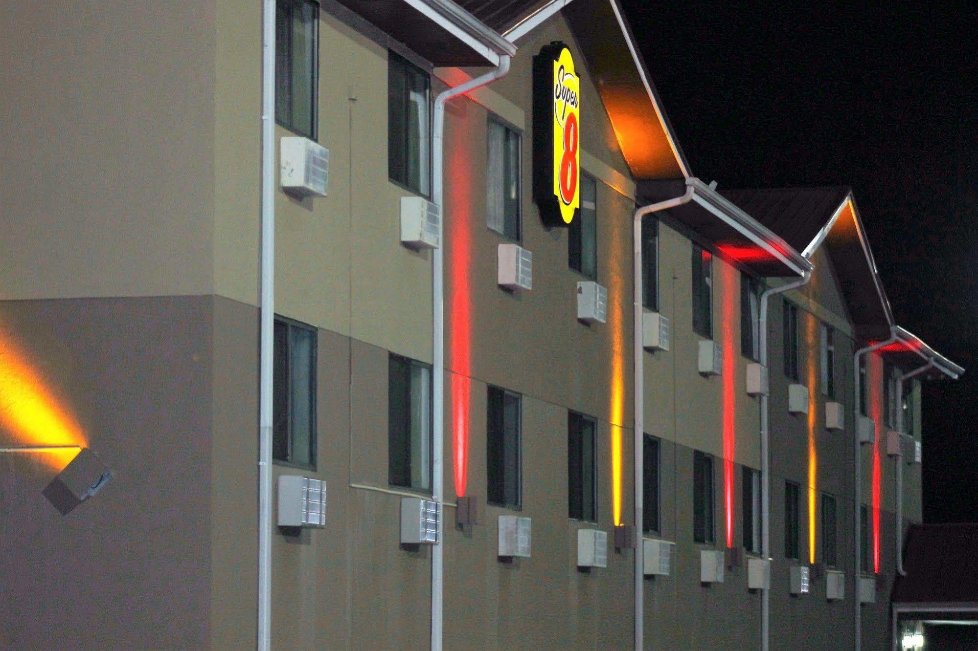 Hotel Super 8 By Wyndham Tuscaloosa Exterior foto
